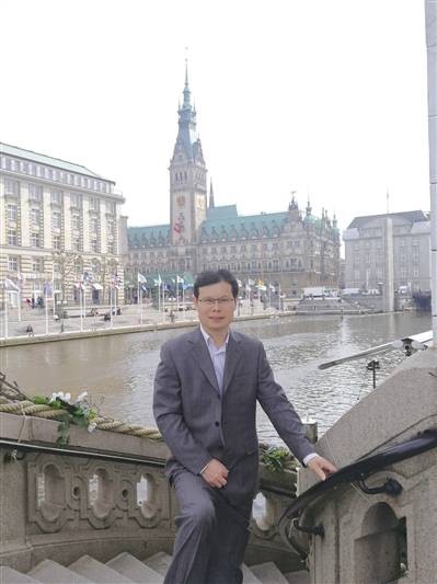卢志强（中远海运公司远洋业务部资深主管）