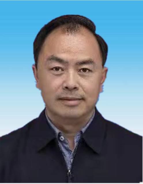 袁斌（四川省甘孜藏族自治州稻城县委副书记、县长、二级调研员）