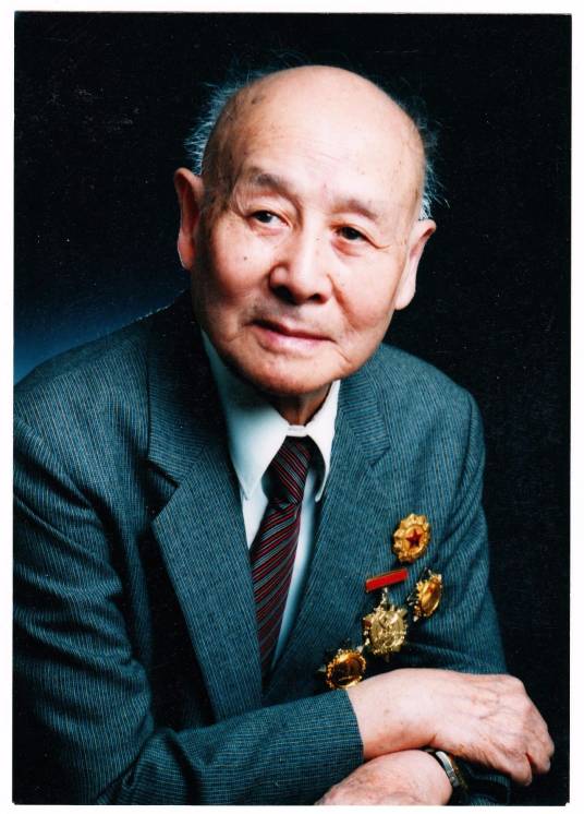 李欣（副兵团职离休干部、原政治学院研究员）