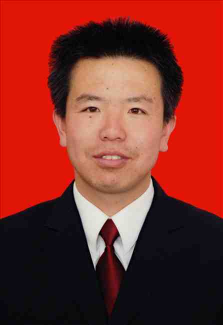 黄飞虎（中卫市政府办公室综合科科长）