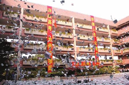6高三学生围殴老师事件