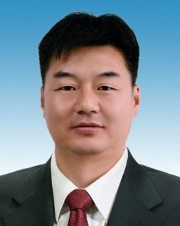 何杰（内蒙古自治区发改委党组成员、副主任）