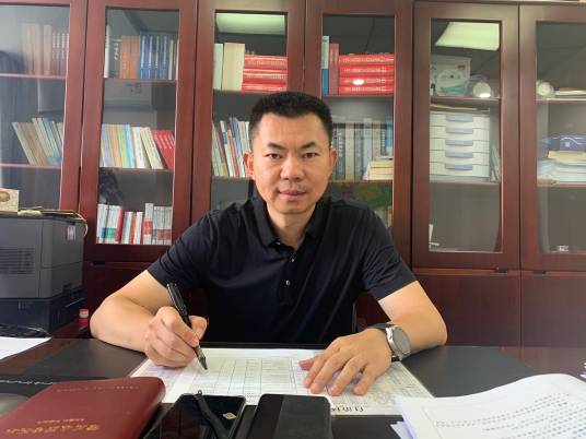 张硕（新疆农业大学原党委副书记）