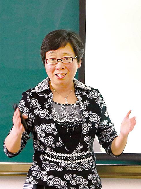 刘娟（首都经济贸易大学教授）