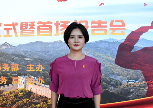 李春燕（第十四届全国人大代表，广西壮族自治区博白县凤山镇峨嵋村党支部书记、村委会主任）
