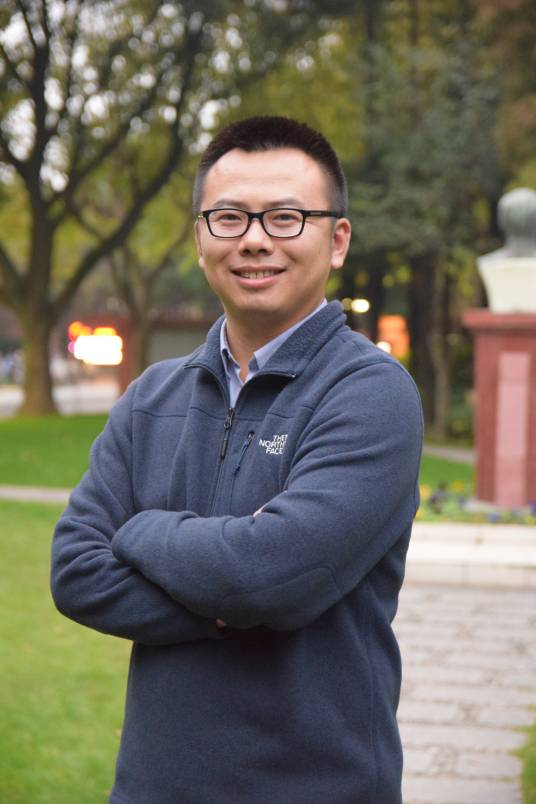 李晓鹏（复旦大学物理系青年研究员、博士生导师）