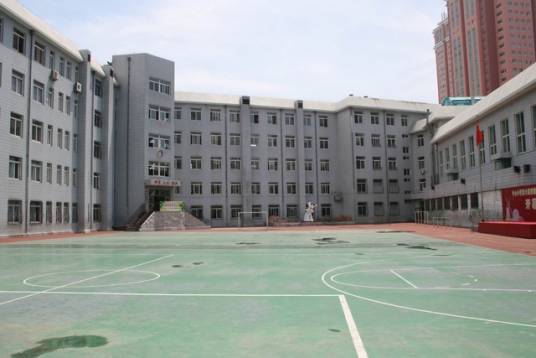 大连市中山区中心小学