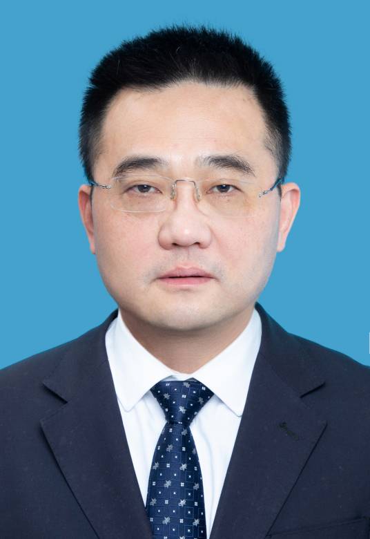 严斌（重庆市沙坪坝区交通局党委副书记、副局长）
