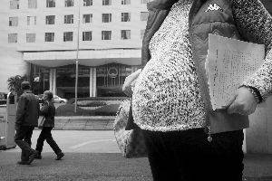 女孩自杀逼父母放弃二胎事件
