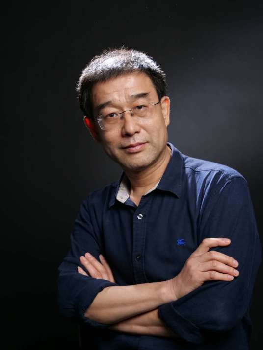 李新民（新华社高级记者）