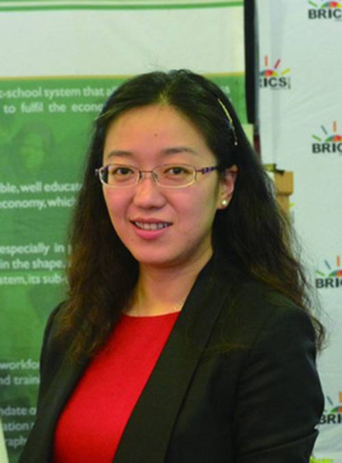 黄薇（中国社会科学院研究员）