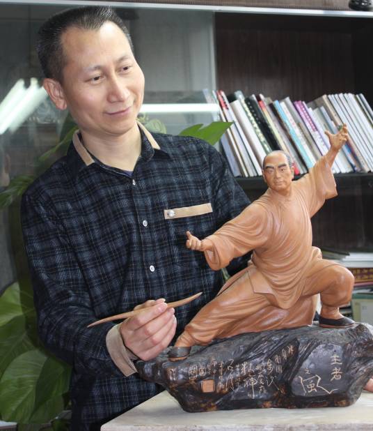 黄志伟（中国工艺美术大师）