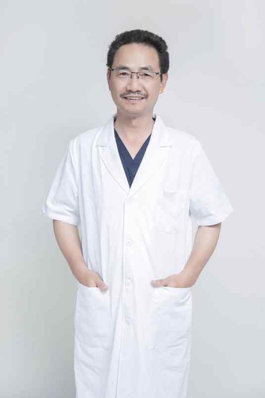 沈勇（广元爱尔眼科医院执业医师）