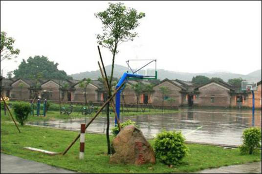 曾屋村（广东省吴川市吴阳镇下辖村）
