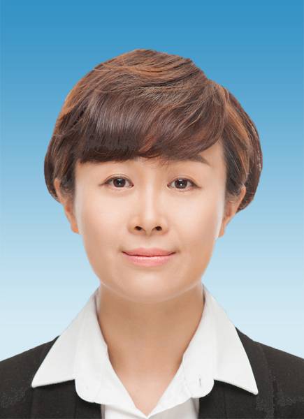 陈英（重庆市万盛经开区党工委副书记、管委会主任）