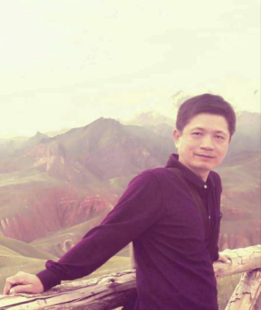 陈小伟（琼台师范高等专科学校中文系书法教师）