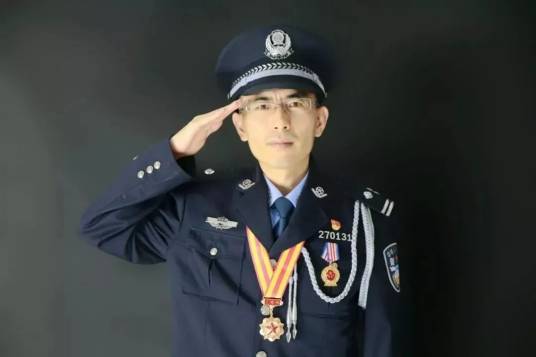 刘伟强（中华人民共和国武汉出入境边防检查站副队长）