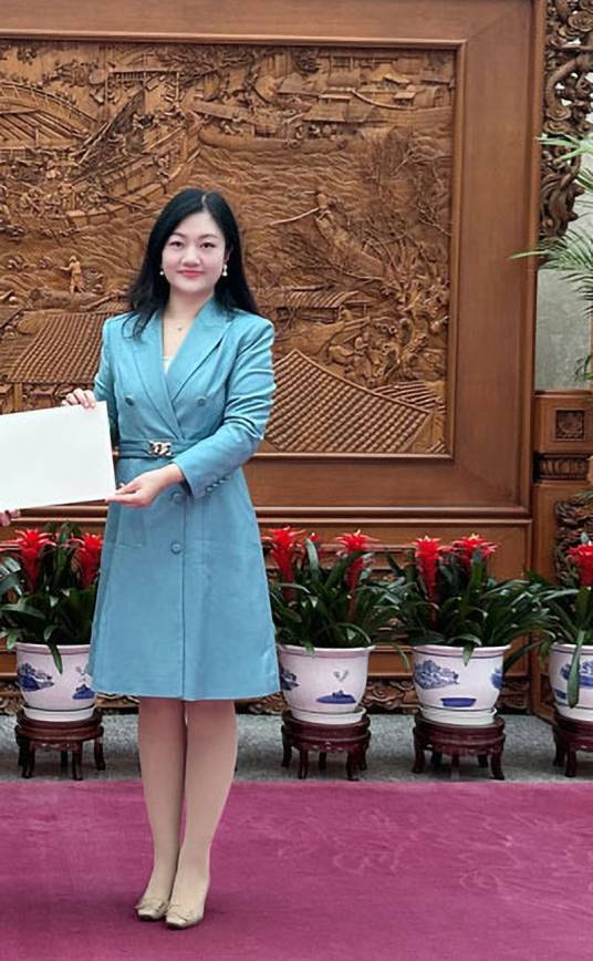 王敏（中华人民共和国外交部礼宾司副司长）