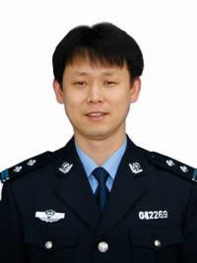 罗建（全国优秀人民警察）