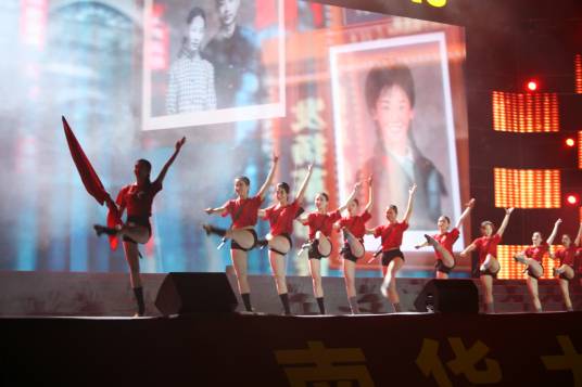 草原女民兵（阿木古楞演唱的歌曲）