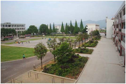 蓝山县三蓝学校