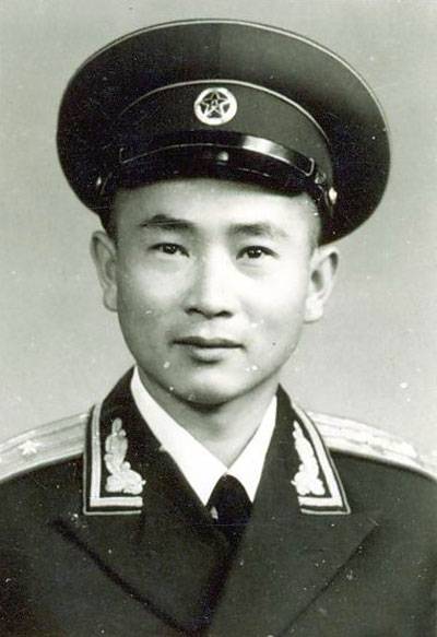 张明（贵州省经委原办公室主任）