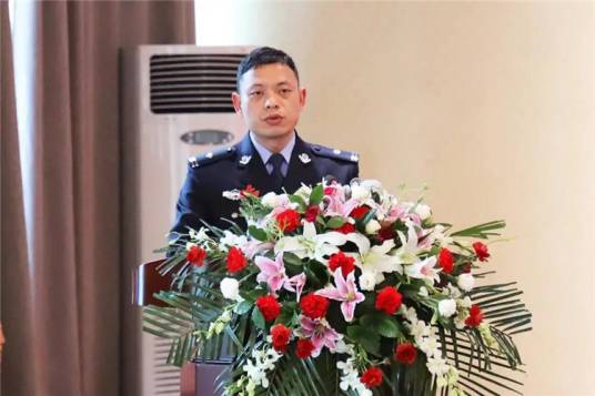 邱军（湖北省襄阳市襄州区公安局肖湾派出所副所长）