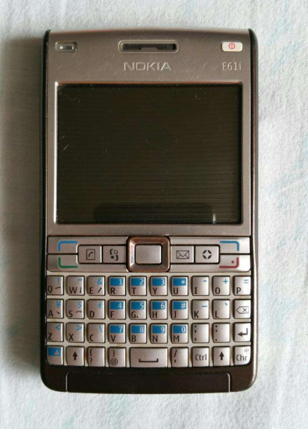 诺基亚E61i