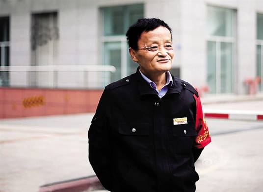 柯全寿（成都小区护卫员）
