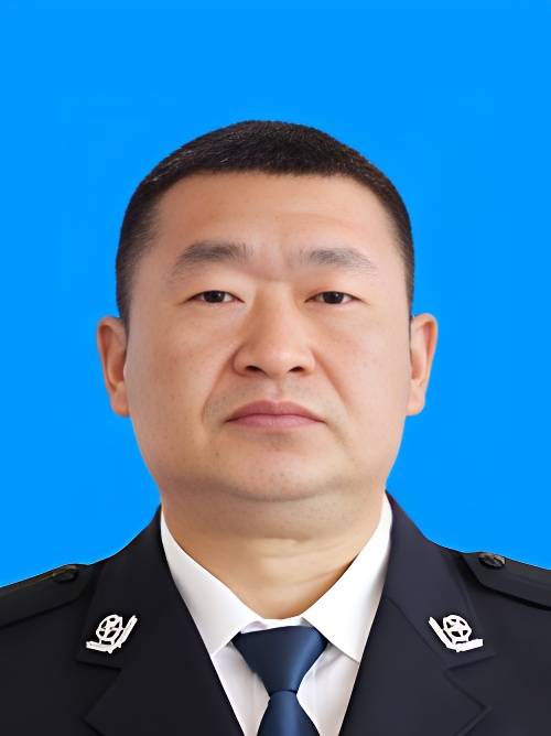 王新军（新疆维吾尔自治区塔城地区行署副专员、公安局局长、督察长）
