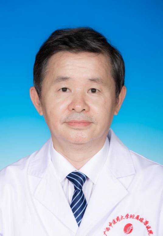 黄新（广西中医药大学附属瑞康医院整形美容中心主任医师）