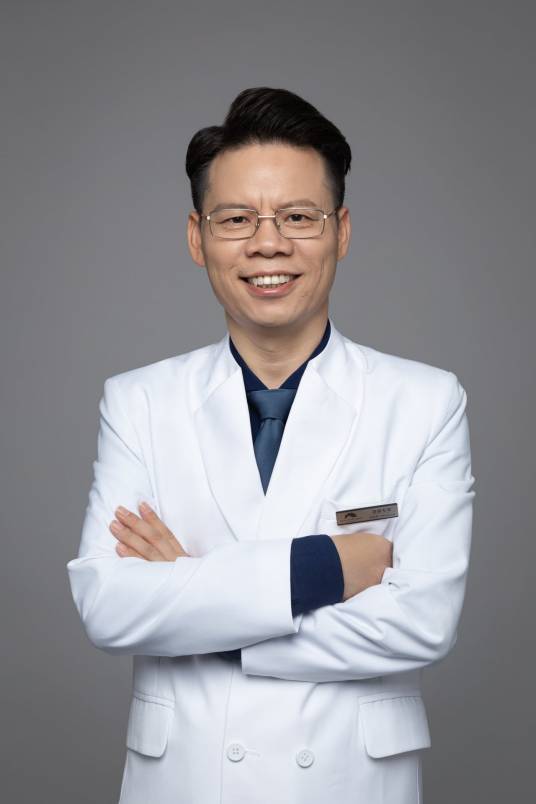 何日辉（著名精神心理医学专家，原武警广东总队医院精神心理科带头人）