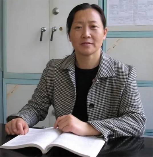 赵丽萍（宜宾学院体育系副主任）
