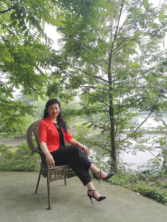 李春兰（成都电子信息学校副校长）
