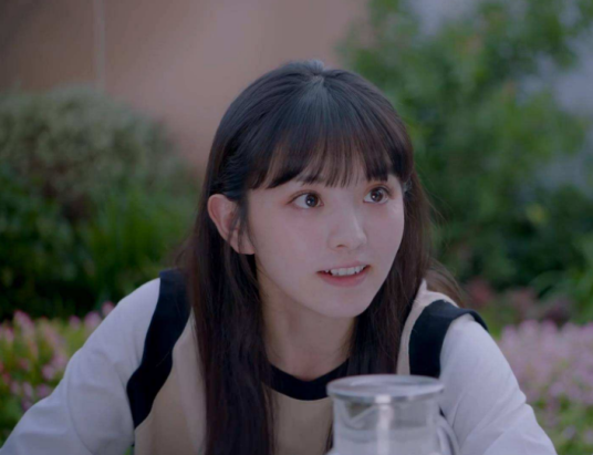 李甜（都市情感剧《我的邻居长不大》中的女配角）