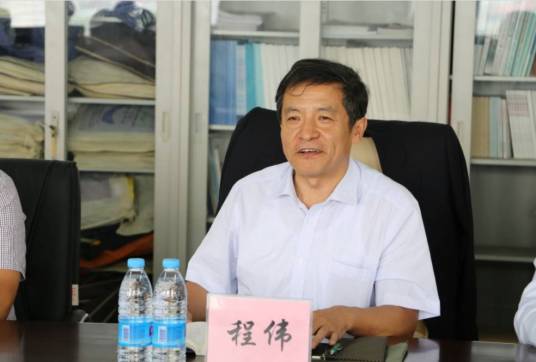 程伟（哈尔滨商业大学原副校长）