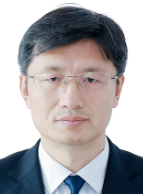 王铁军（威海市行政审批服务局党组成员、副局长）