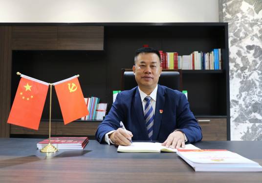 冯小宁（广州科技职业技术大学董事会董事、党委书记、督导专员、副校长）
