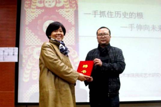 邱军（北京语言大学教授）