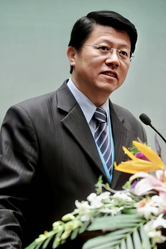 谢龙介