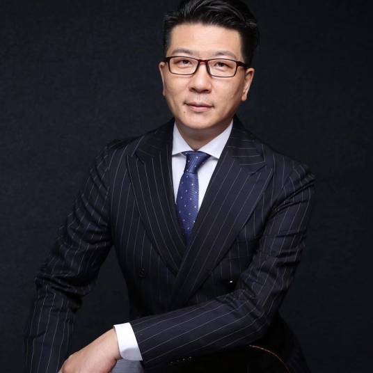 王洪（陕西洪振律师事务所主任）