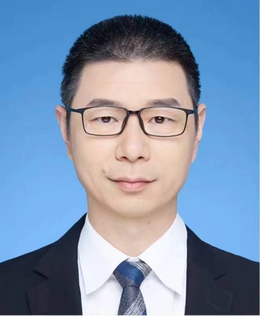 黄辉（华侨大学党委常委、副校长）