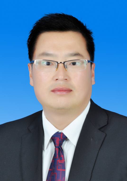 李忠华（陕西省汉中市镇巴县委常委、县政府党组副书记、常务副县长）