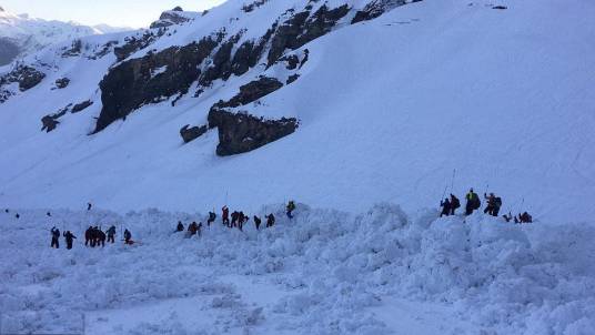 2·19瑞士雪场雪崩事故