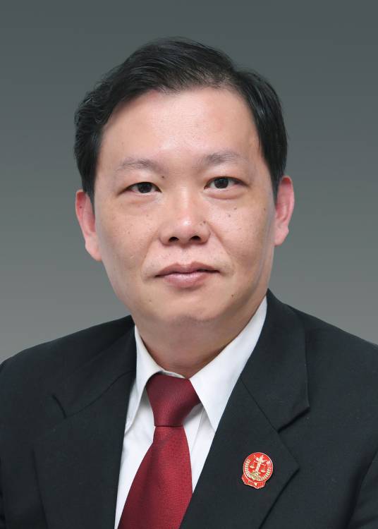 钟明（上海金融法院执行局局长，审判委员会委员）
