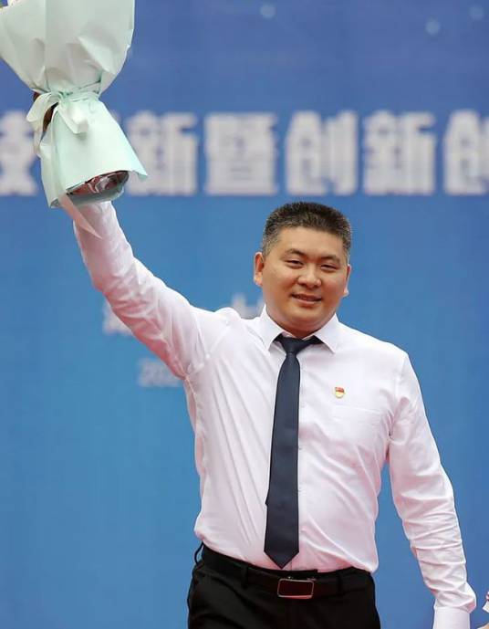 何小伟（十堰市玖偲企业孵化器有限公司总经理）