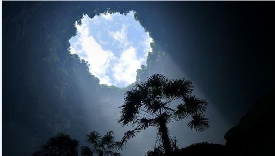 锣圈岩天坑