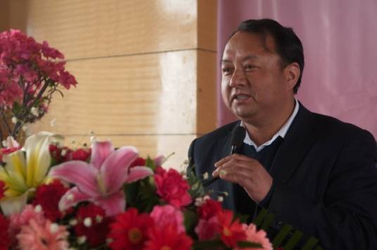 马自东（临夏回民中学校长、党总支书记）