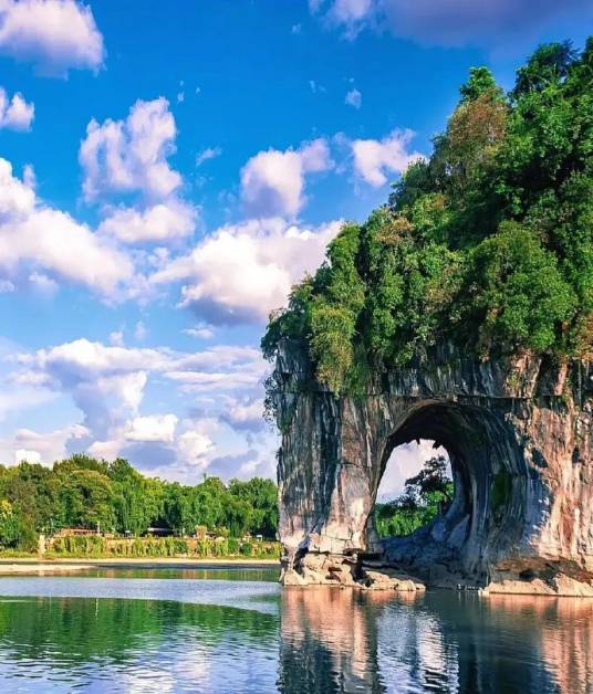 象鼻山(中国5A级旅游景区)