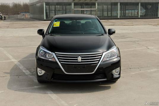 2012款皇冠V6 2.5L Royal真皮版